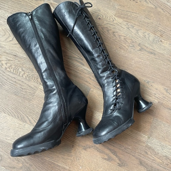 Black leather John Fluevog Sugar corset boots designer size 7 very good used - Picture 4 of 10